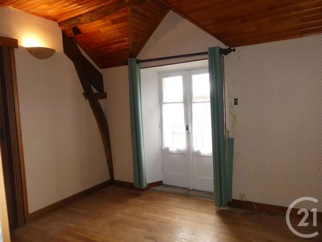 Maison à LA CHAPELLE-DE-BRAIN
