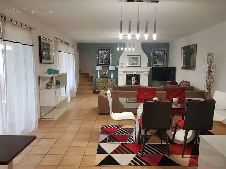 Maison à ROQUEBRUNE-SUR-ARGENS