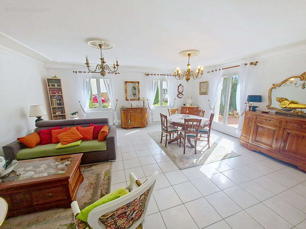 Maison à SURY-LE-COMTAL