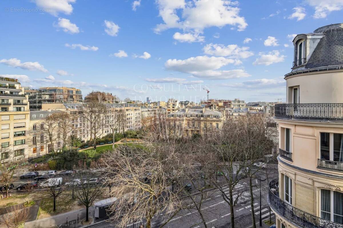 Appartement à PARIS-8E