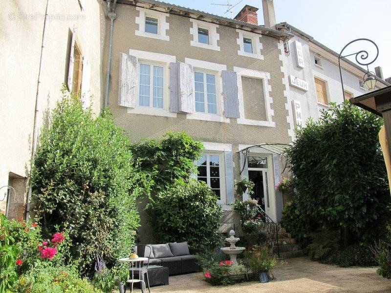Maison à CONFOLENS