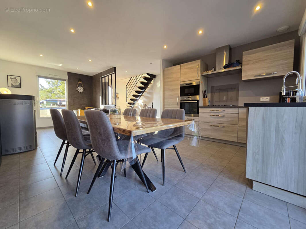 Maison à AIX-NOULETTE