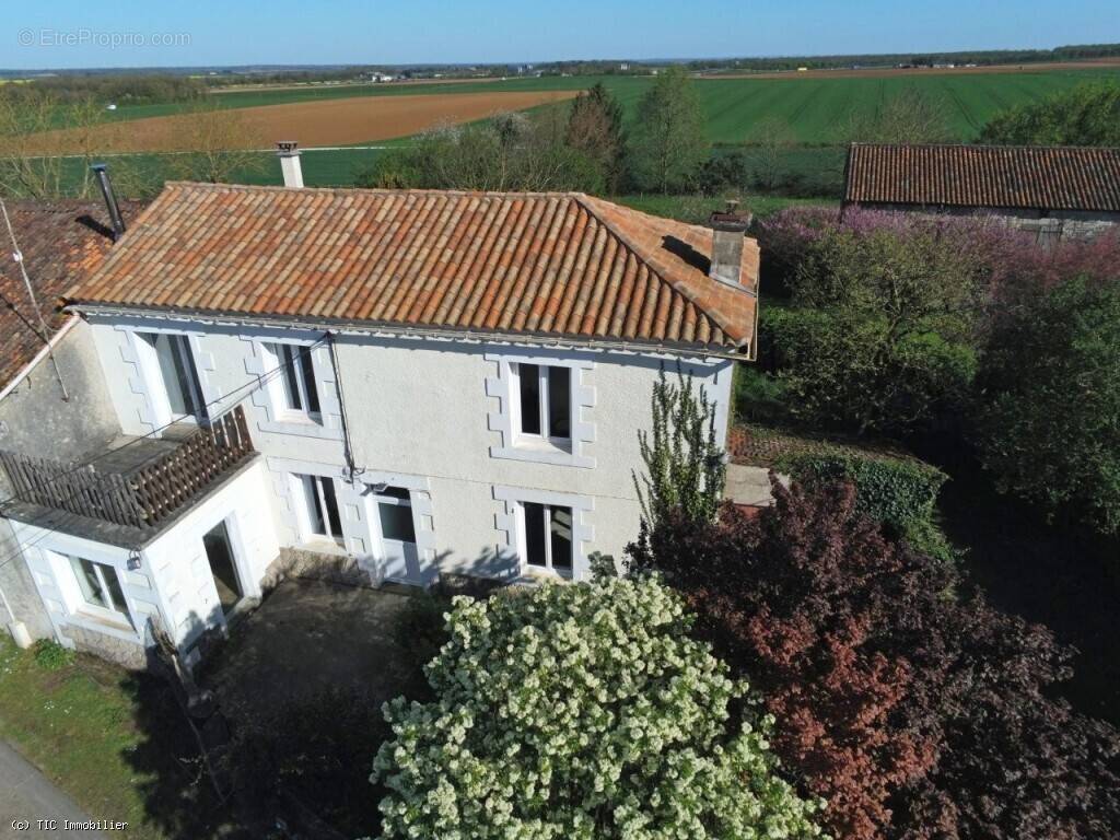 Maison à RUFFEC