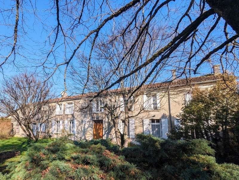 Maison à SEGONZAC