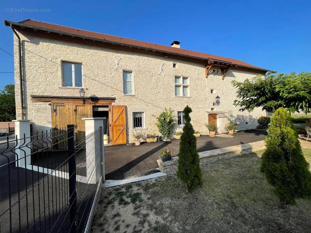   - Maison à ANNOISIN-CHATELANS