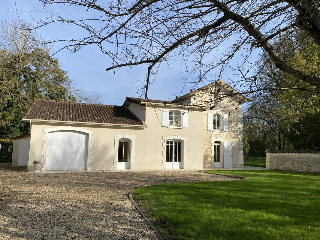 Maison à CHAMPNIERS