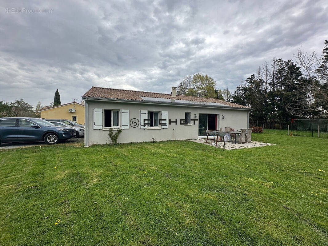 Maison à COURS-DE-PILE