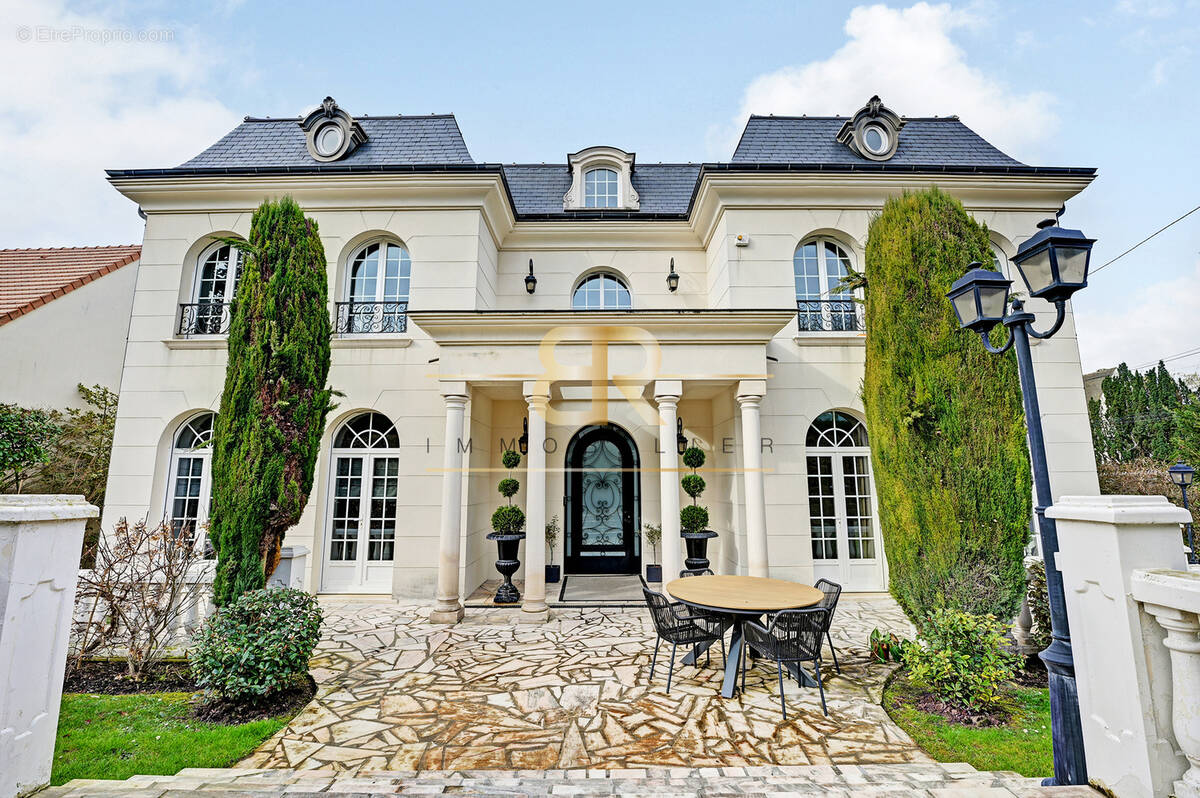 Maison à SAINT-MAUR-DES-FOSSES
