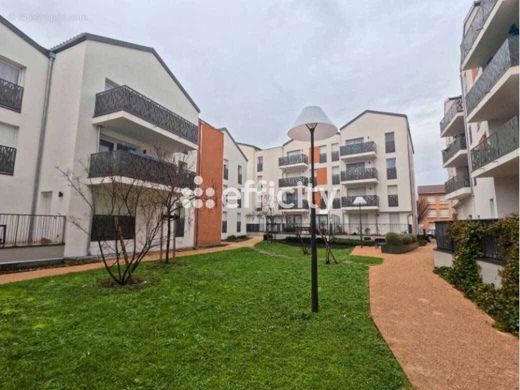 Appartement à SAINT-LAURENT-DE-MURE