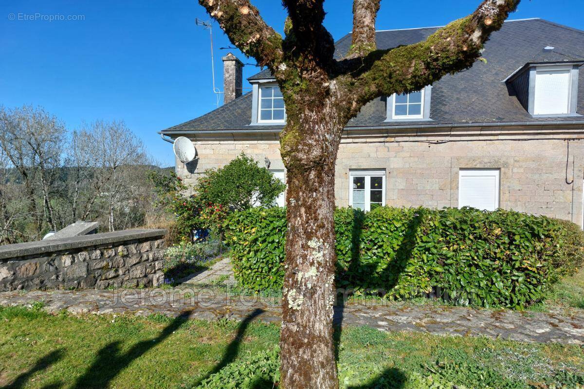 Maison à EGLETONS