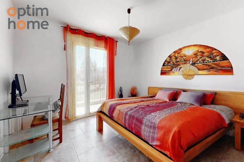 Maison à SIMIANE-COLLONGUE