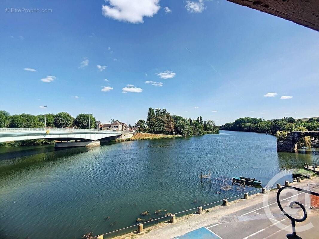 Autre à PONT-SUR-YONNE