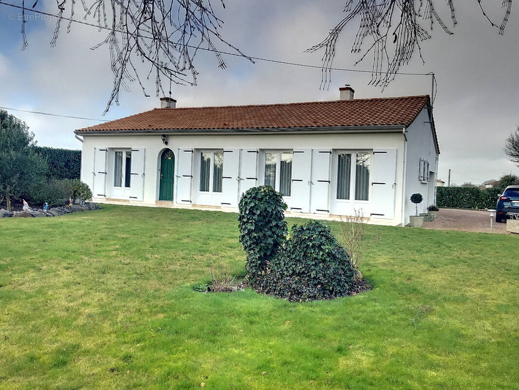 Maison à LANDEVIEILLE