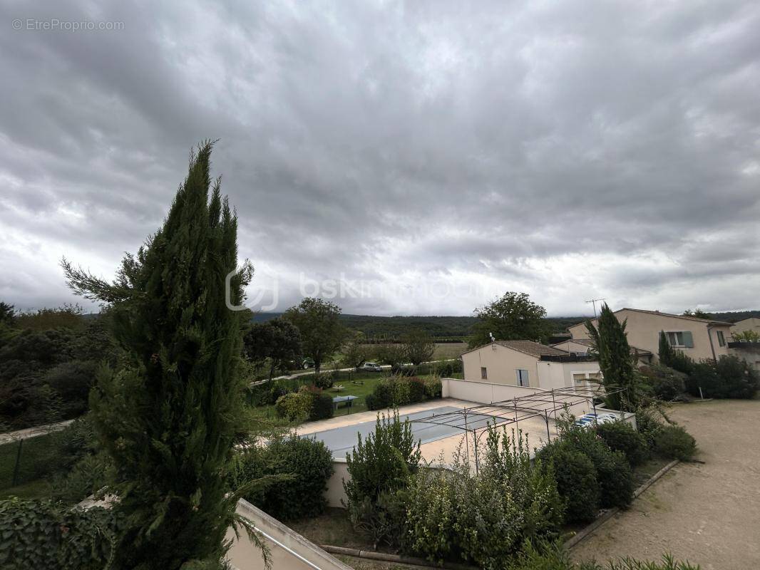 Appartement à BONNIEUX