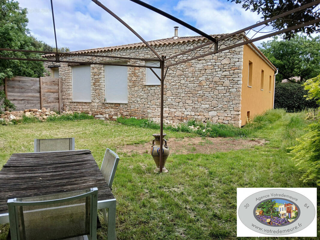 Facade en Pierre - Maison à MONTCLUS