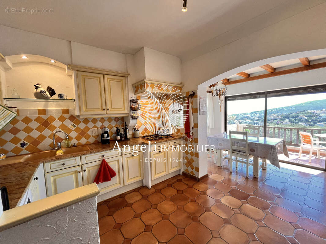 Maison à ROQUEBRUNE-SUR-ARGENS