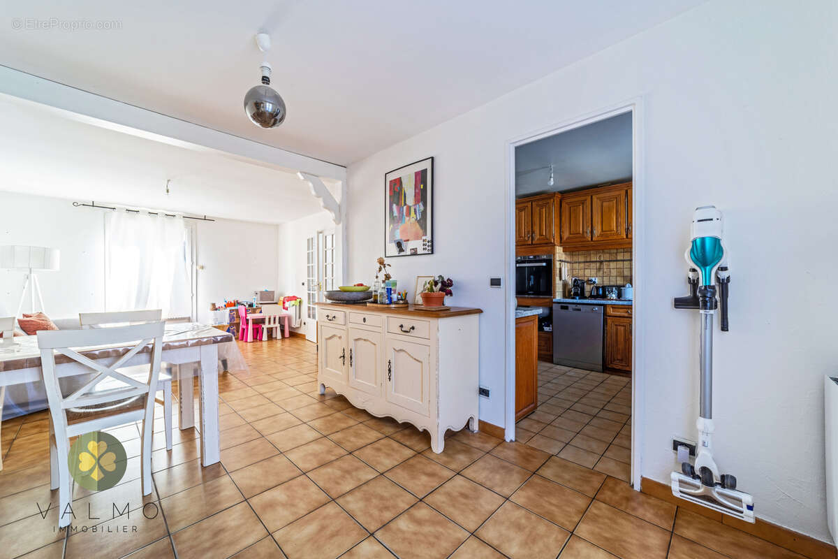 Maison à LA QUEUE-LES-YVELINES