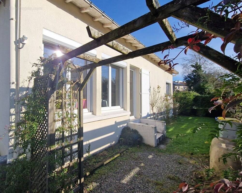Maison à SAINT-SEBASTIEN-SUR-LOIRE