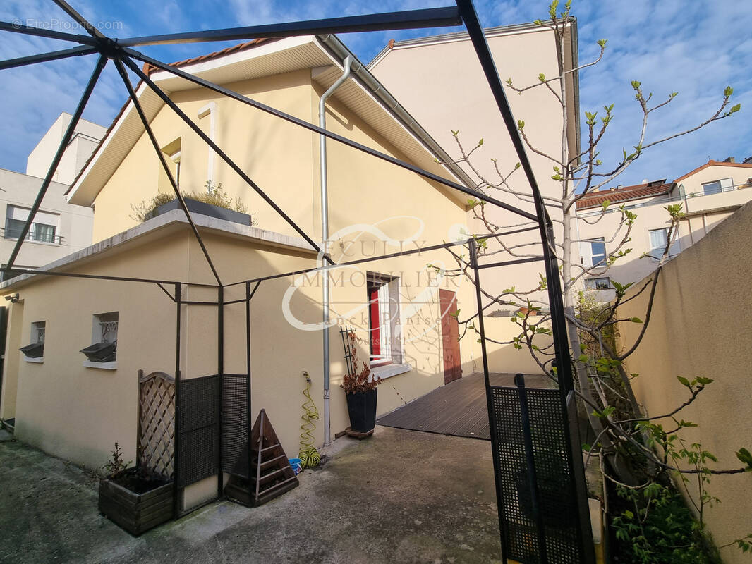 Maison à LYON-8E