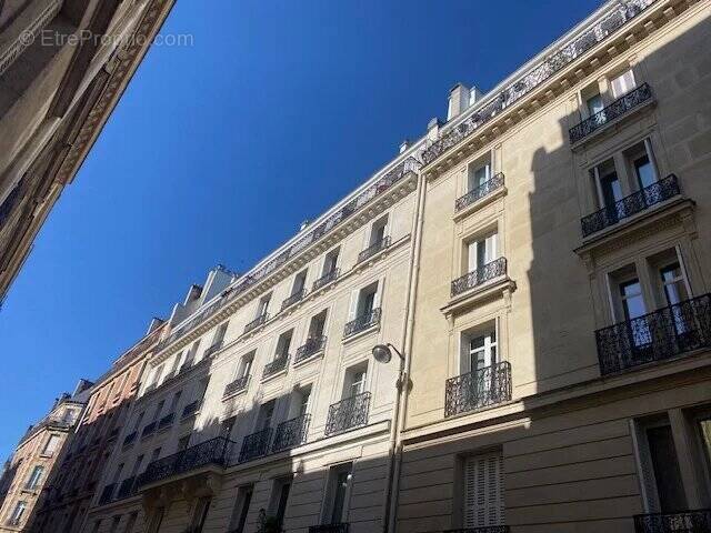 Appartement à PARIS-16E