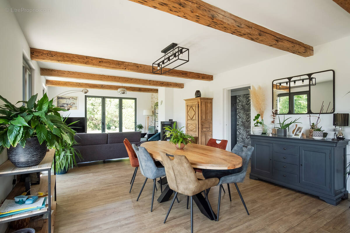 Maison à SAINS-EN-AMIENOIS