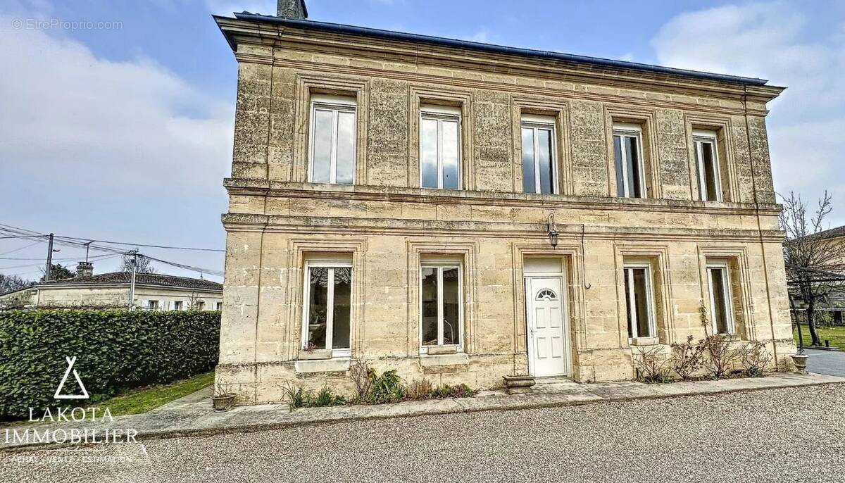 Maison à AMBARES-ET-LAGRAVE