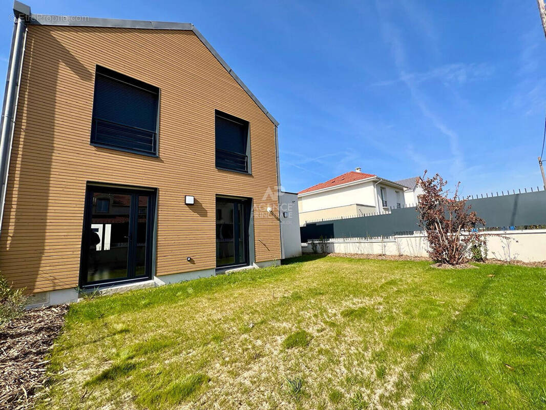 Maison à CARRIERES-SUR-SEINE
