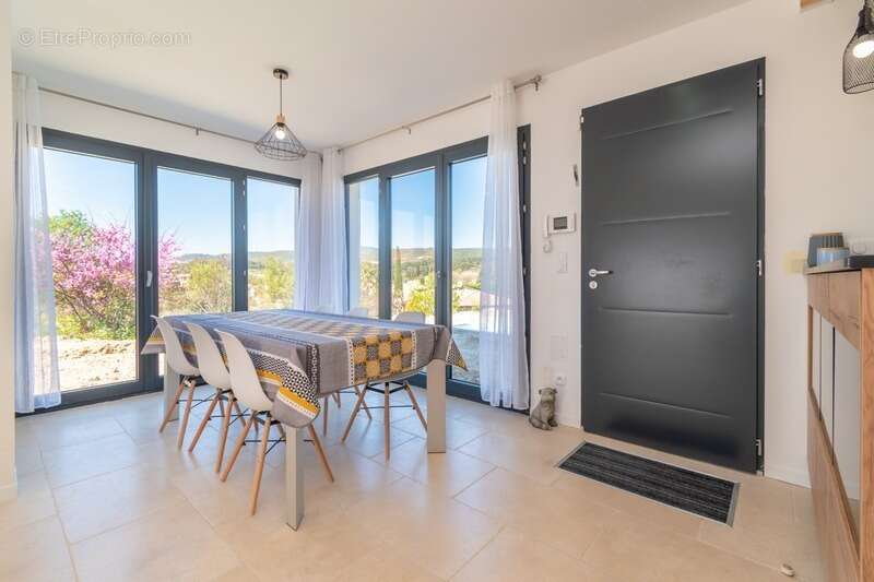 Maison à LE CASTELLET