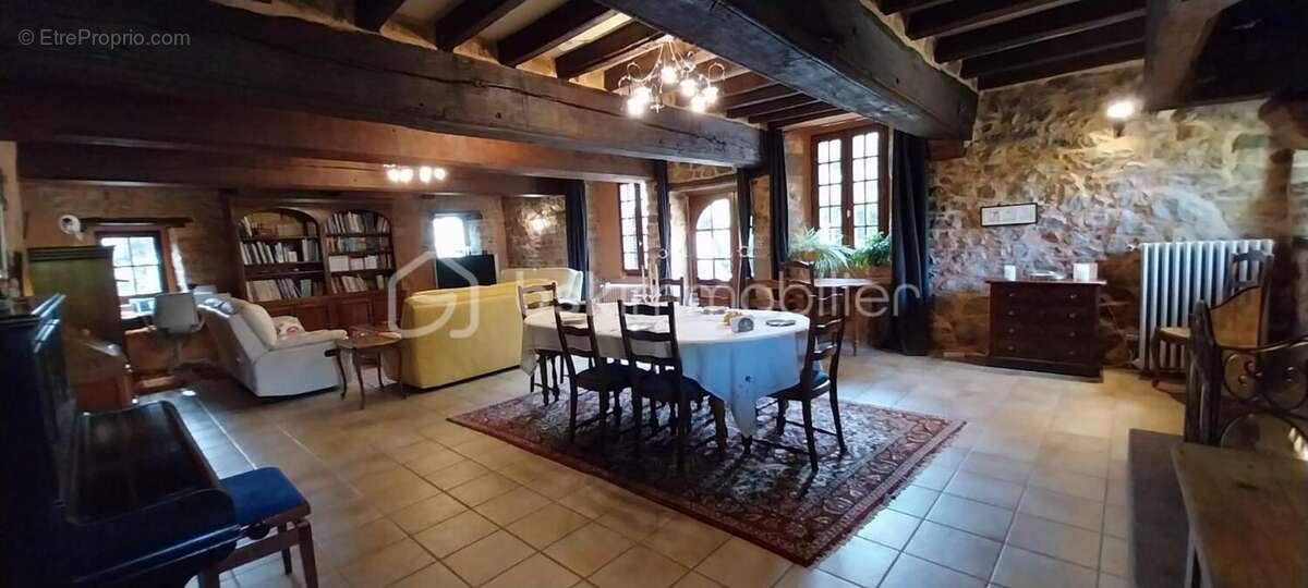 Maison à COMBOURTILLE