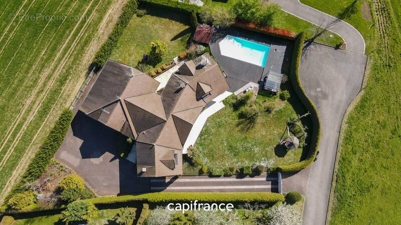 Maison à CHAPEIRY