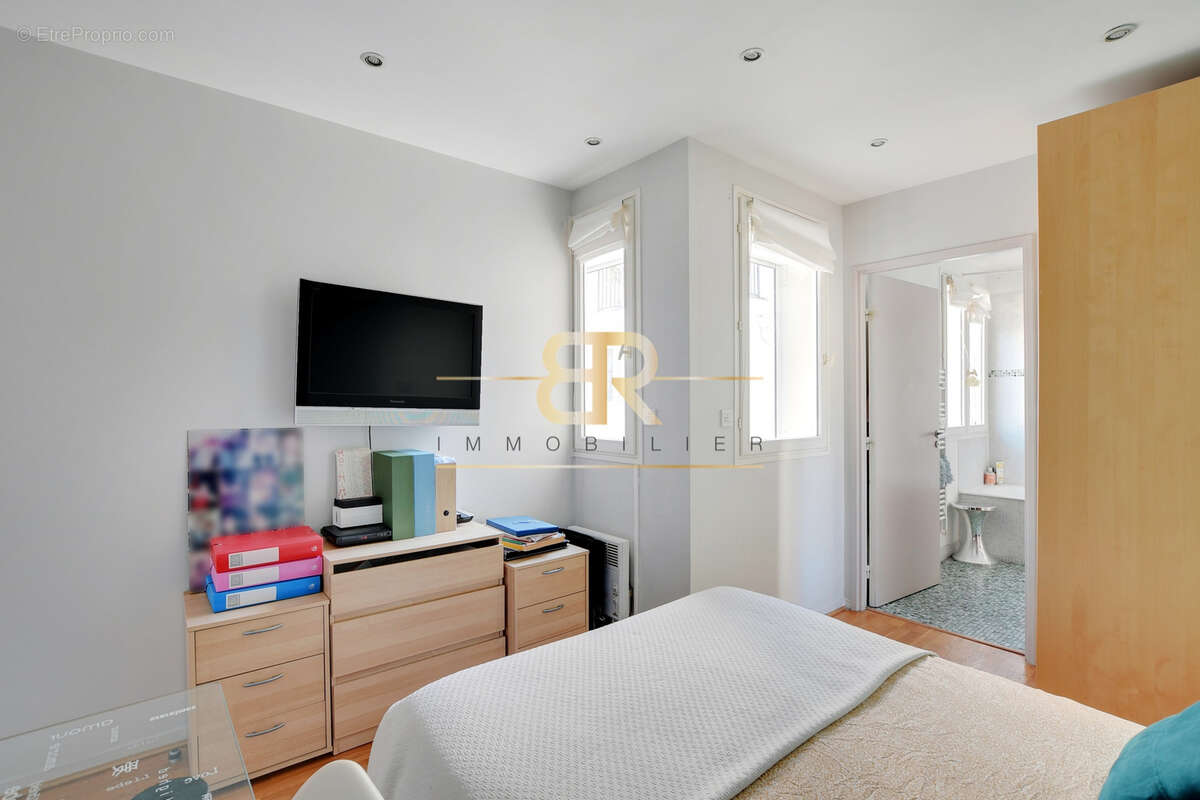 Appartement à PARIS-1E