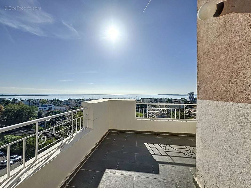 Appartement à SAINT-LAURENT-DU-VAR
