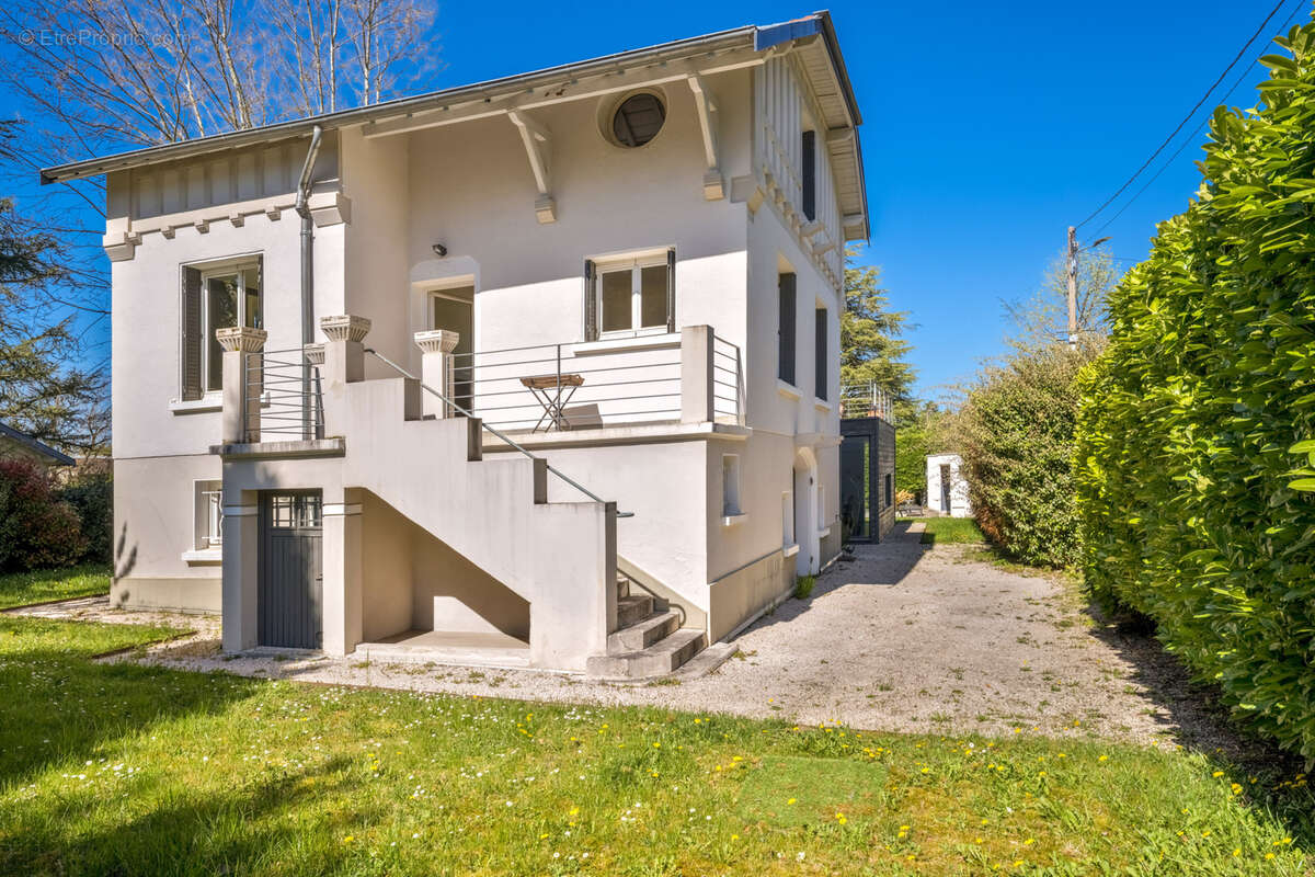 Maison à TASSIN-LA-DEMI-LUNE