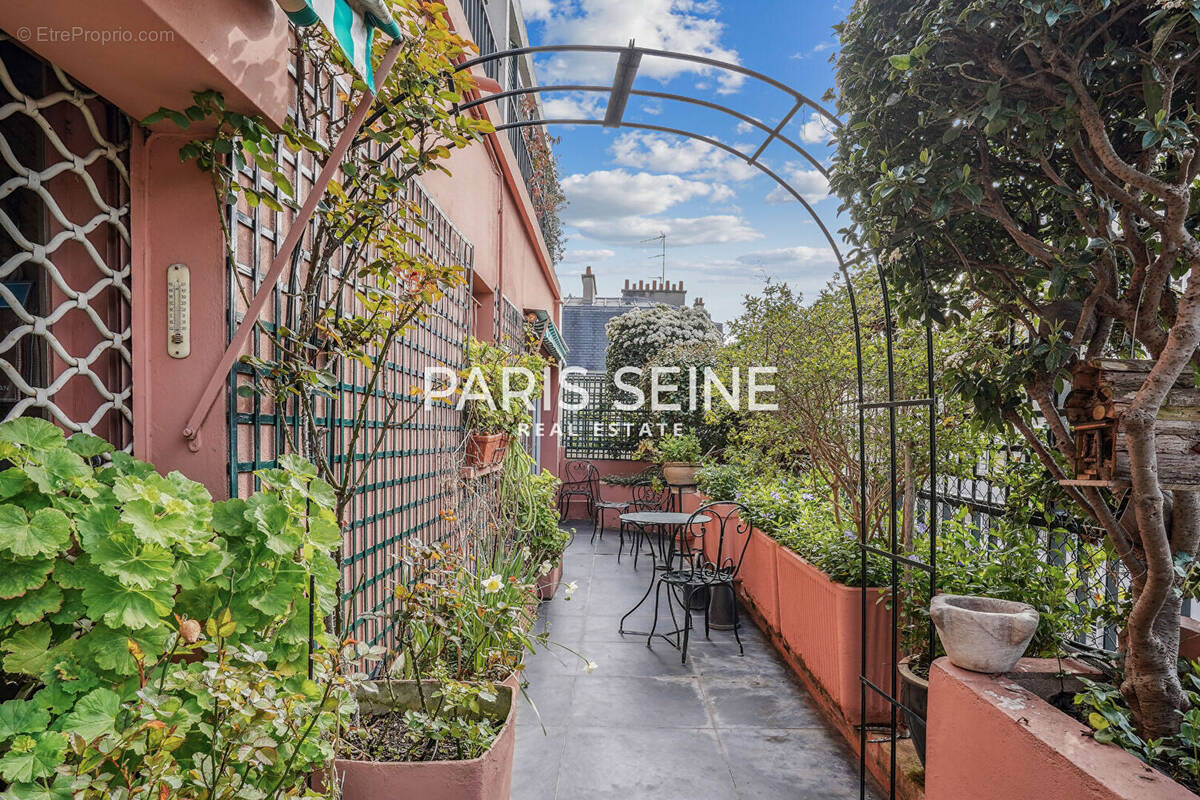 Appartement à PARIS-16E