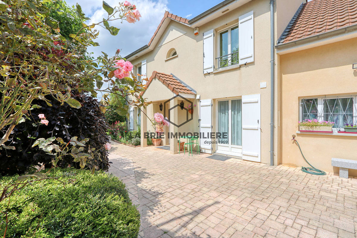 Maison à CHEVRY-COSSIGNY