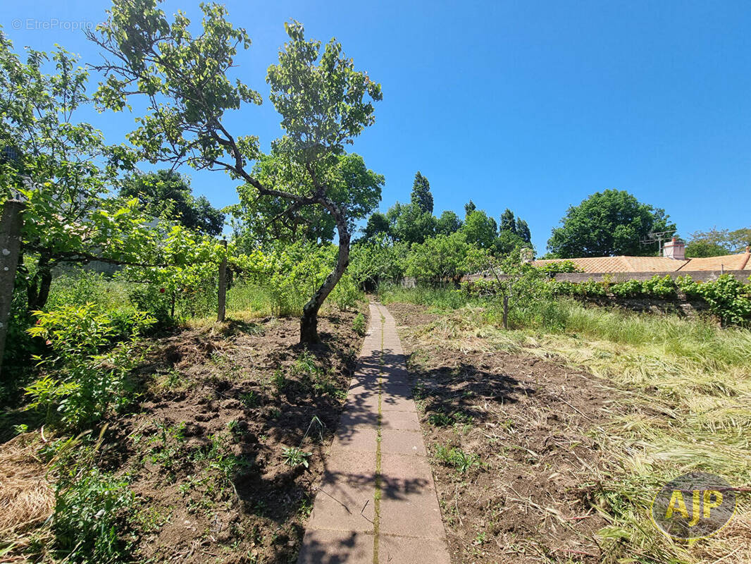 Terrain à SAINT-PHILBERT-DE-GRAND-LIEU