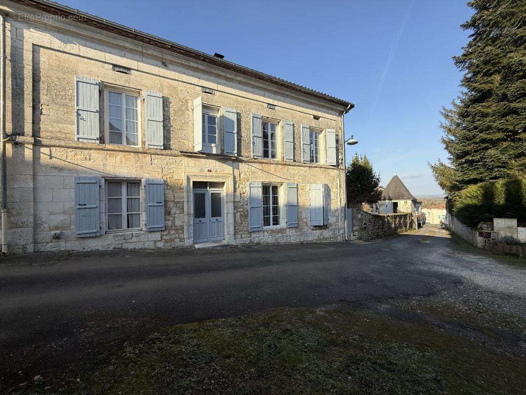 Maison à CHARRAS