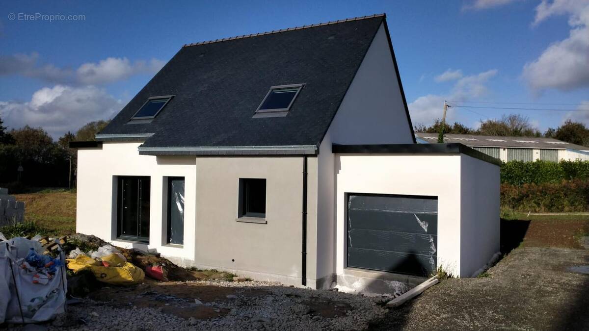 Maison à PLOUZEVEDE