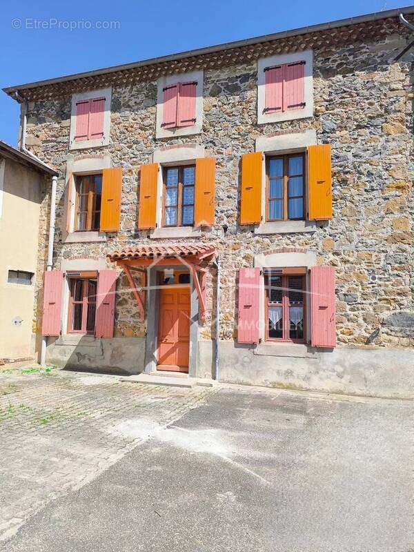 Maison à SAINT-UZE