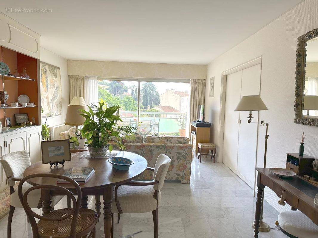 Appartement à LE CANNET