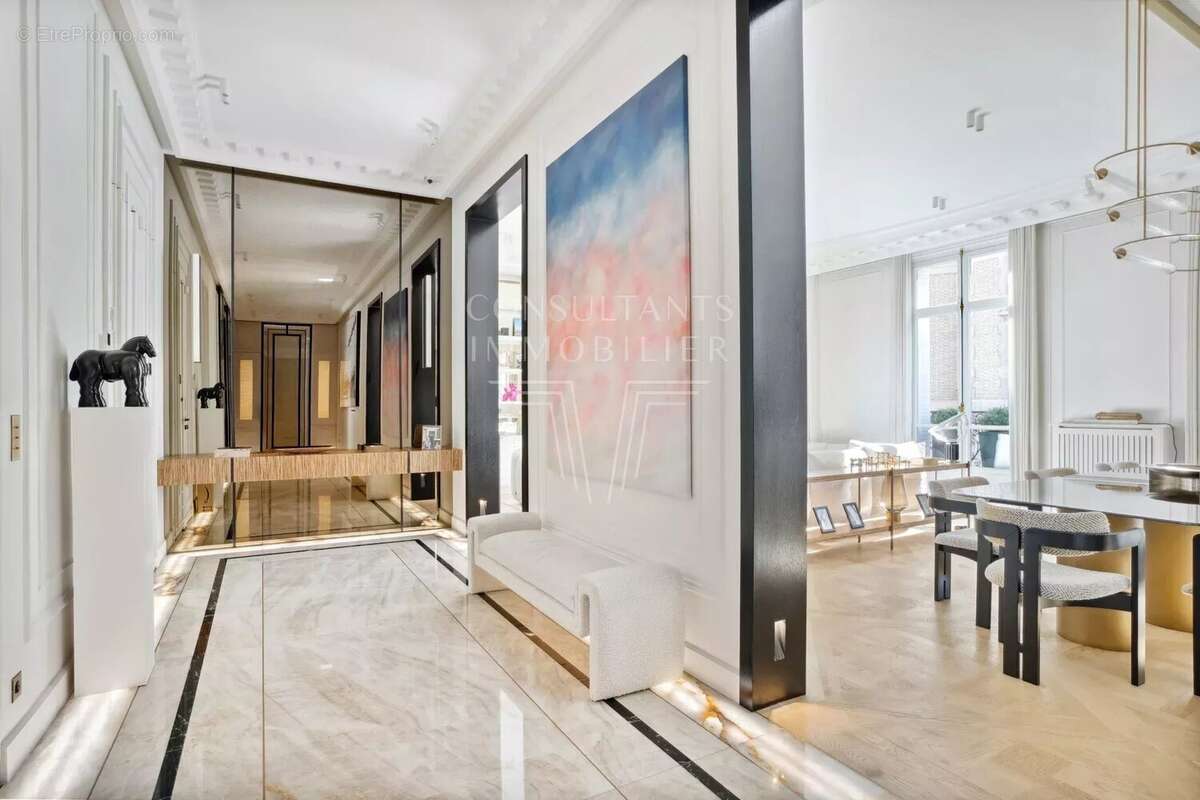 Appartement à PARIS-16E