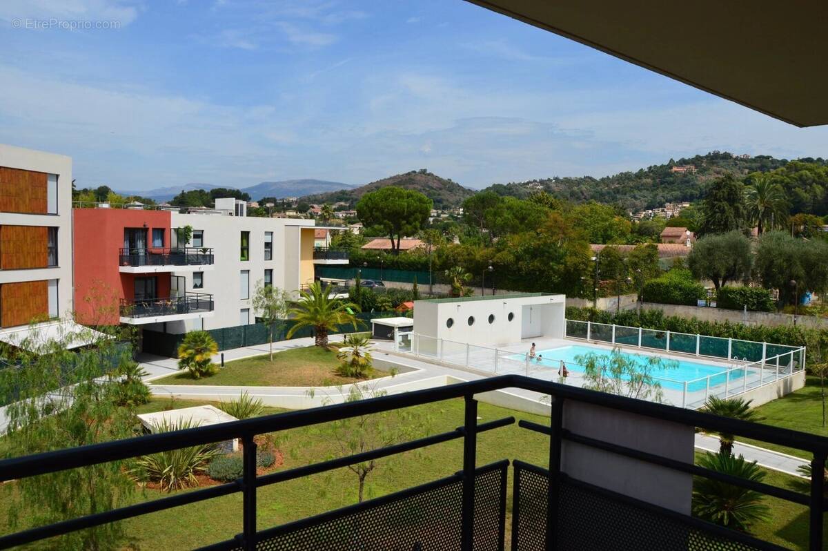 Appartement à LA ROQUETTE-SUR-SIAGNE