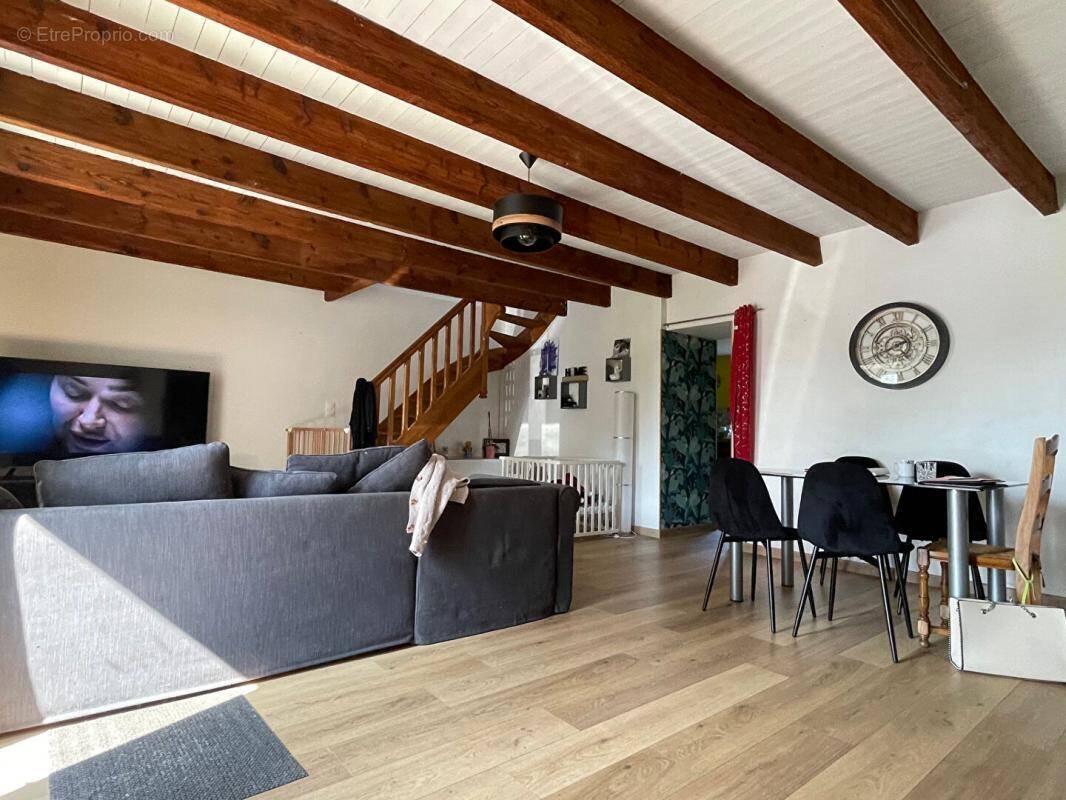 Maison à LA CHAPELLE-DE-BRAIN