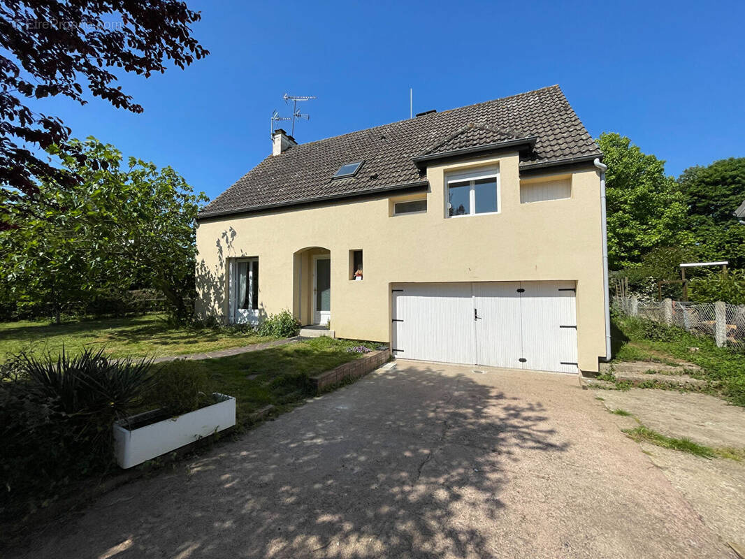 Maison à VERT-SAINT-DENIS