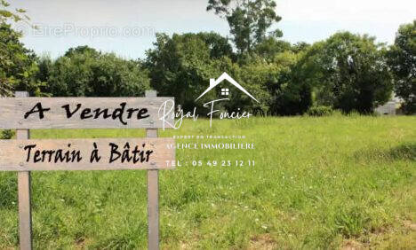 A 2 kms du centre de Dangé st Romain - Terrain à DANGE-SAINT-ROMAIN