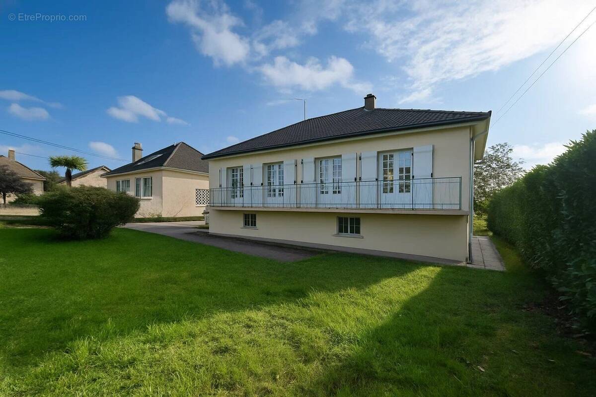 Maison à GOURDON
