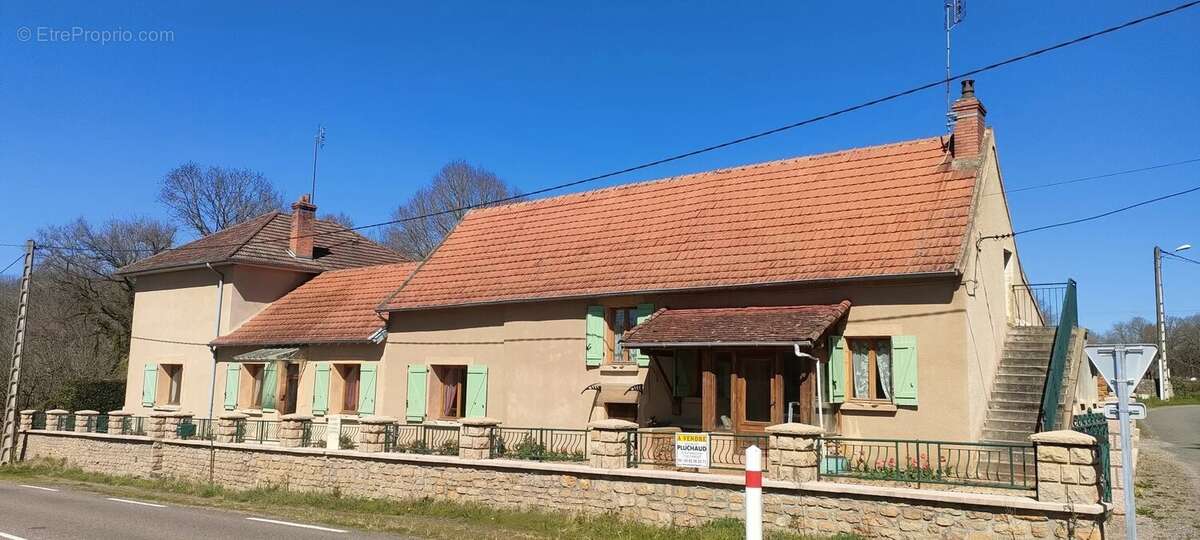 Maison à CHAROLLES