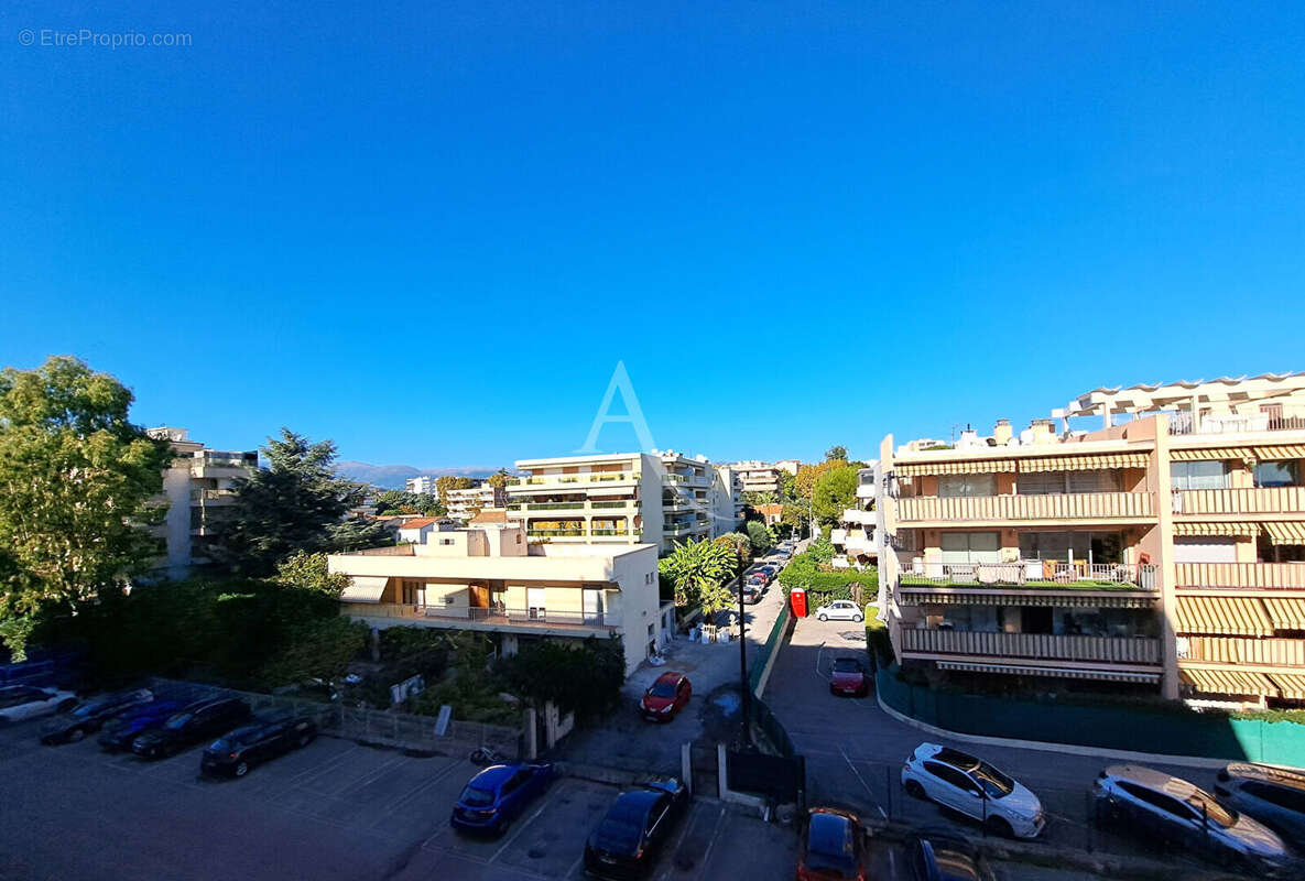 Appartement à SAINT-LAURENT-DU-VAR