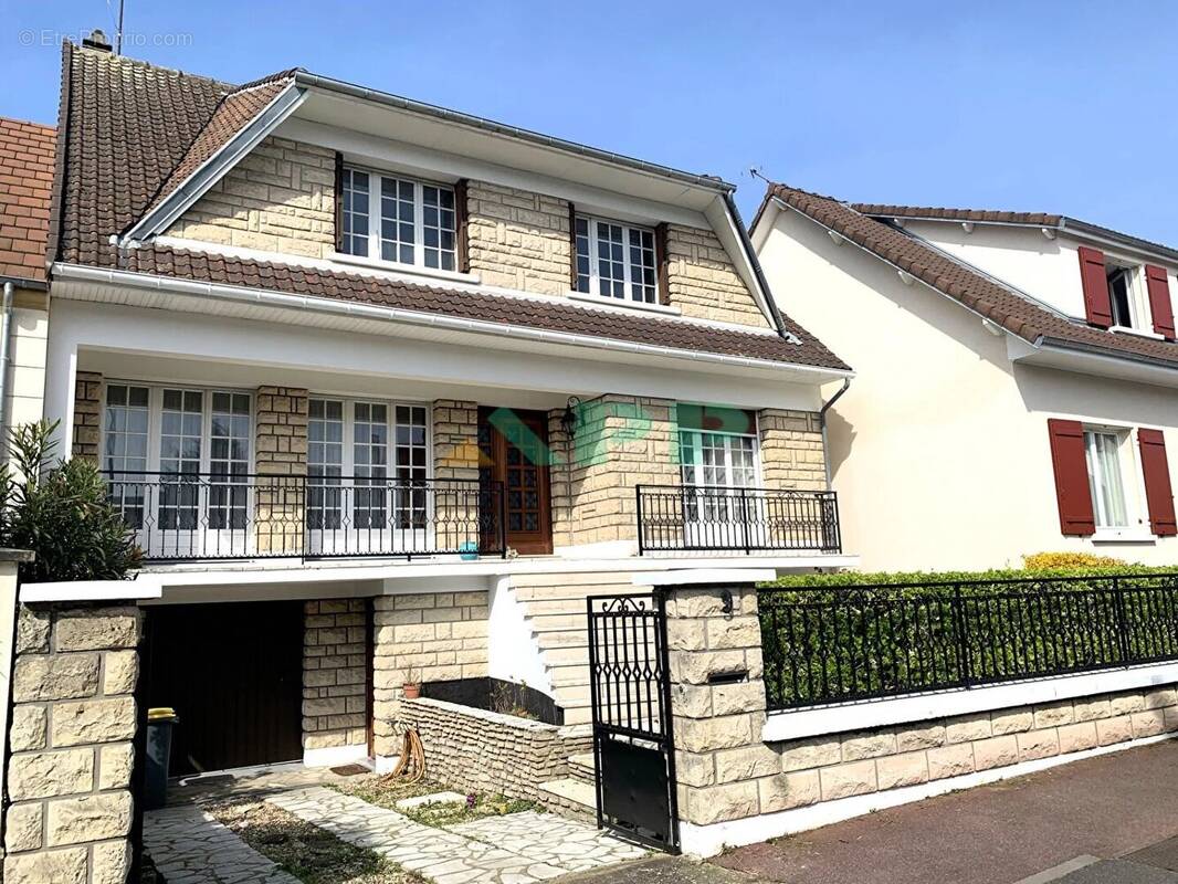 Maison à FRESNES
