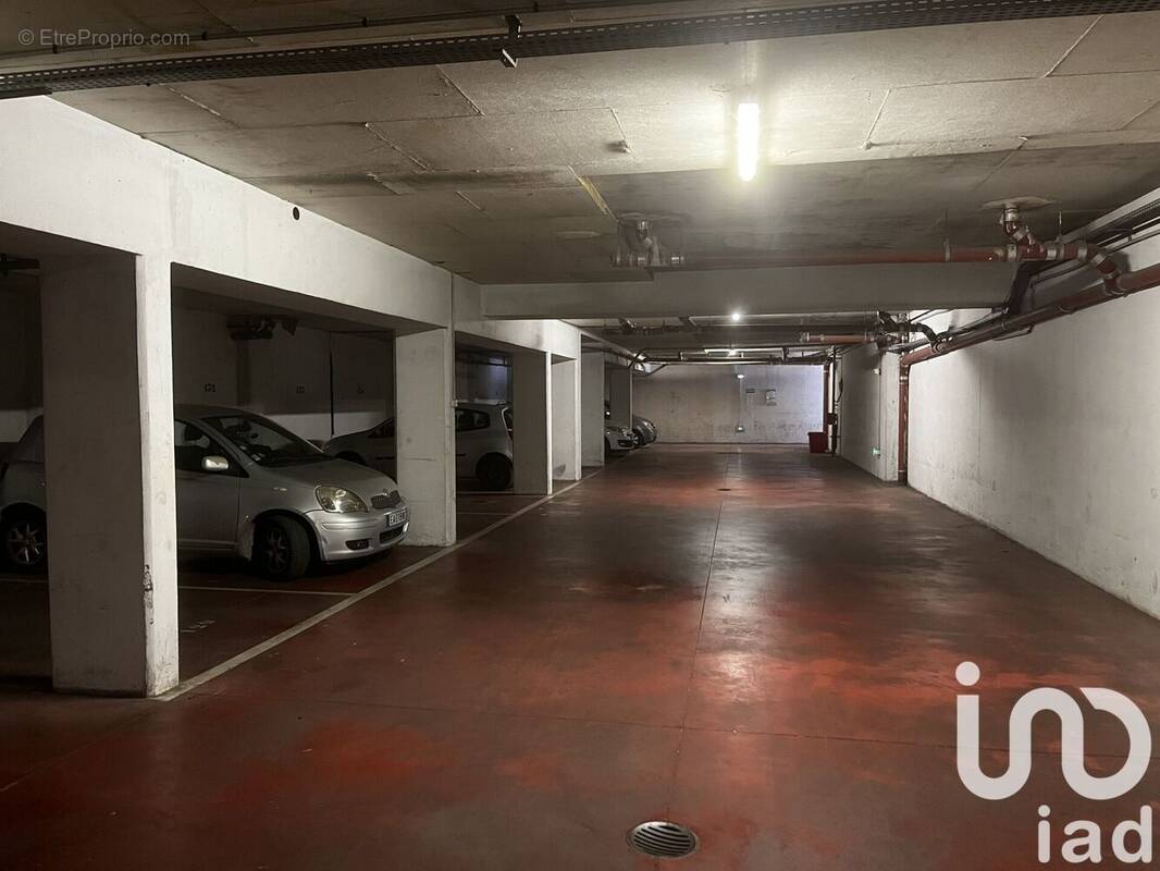 Photo 1 - Parking à MARSEILLE-13E